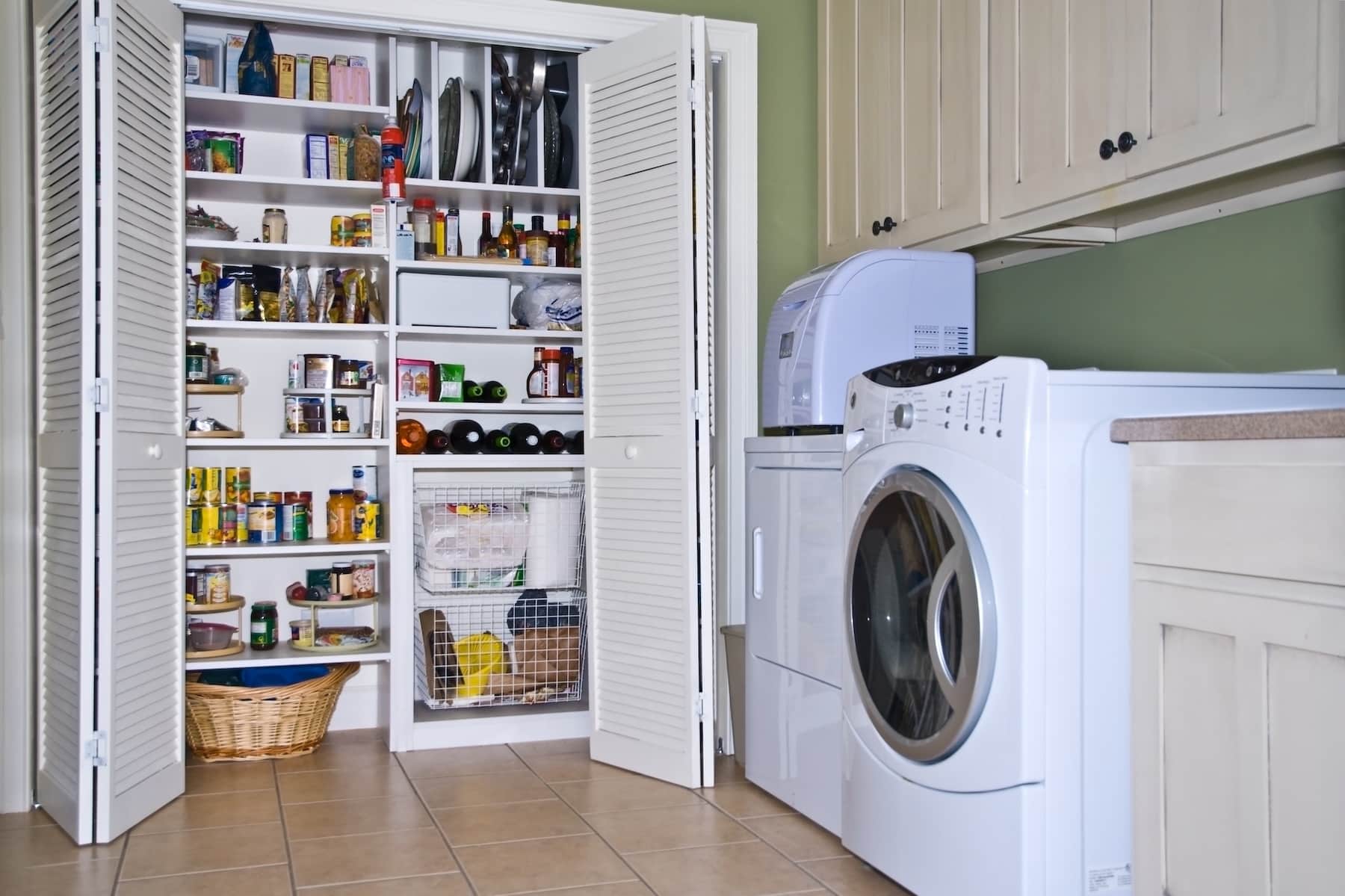 Image of a custom Standard Pantries
